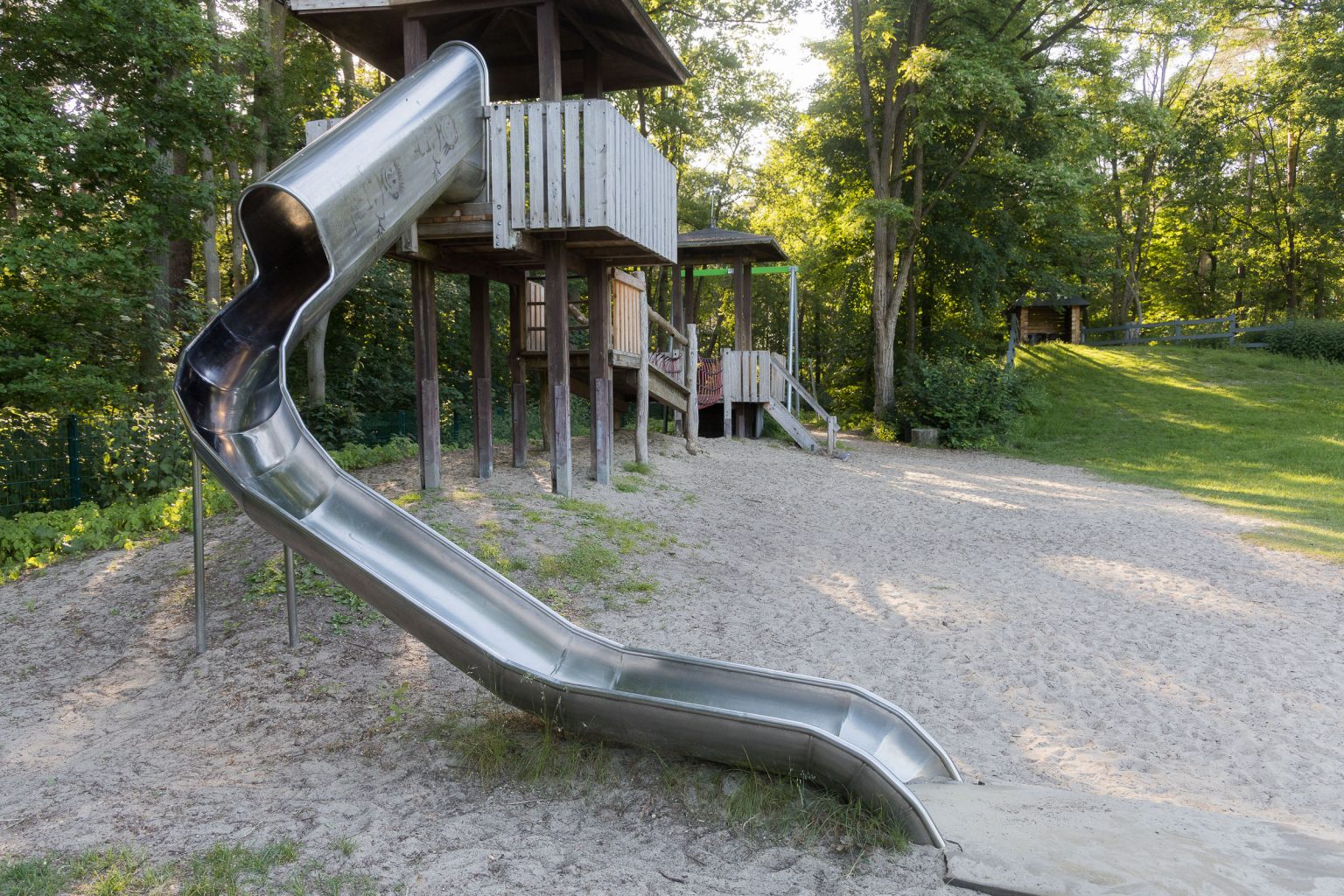 Tunnelrutsche Spielplatz Hasenhöhle